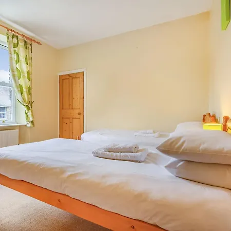 2 Bed In Sz488 *