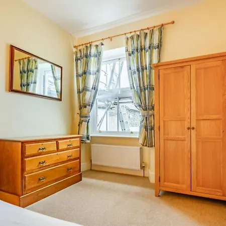 2 Bed In Sz488