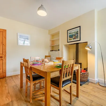 2 Bed In Sz488 Windermere