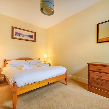 2 Bed In Sz488 *